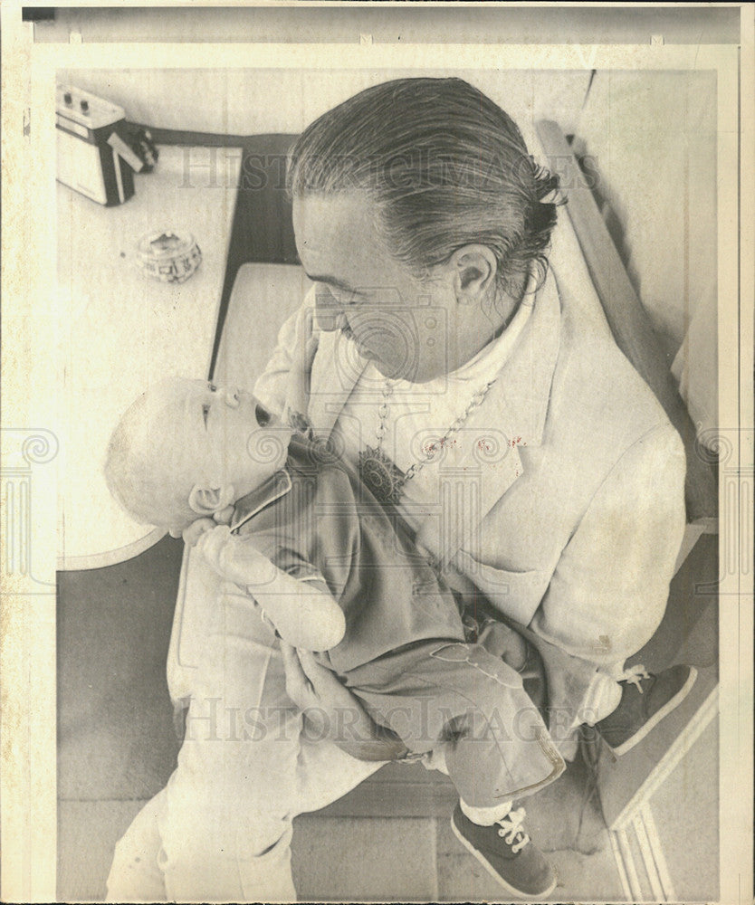 1971 Press Photo Clergymam Adam Clayton Powell&amp; Grandson - Historic Images