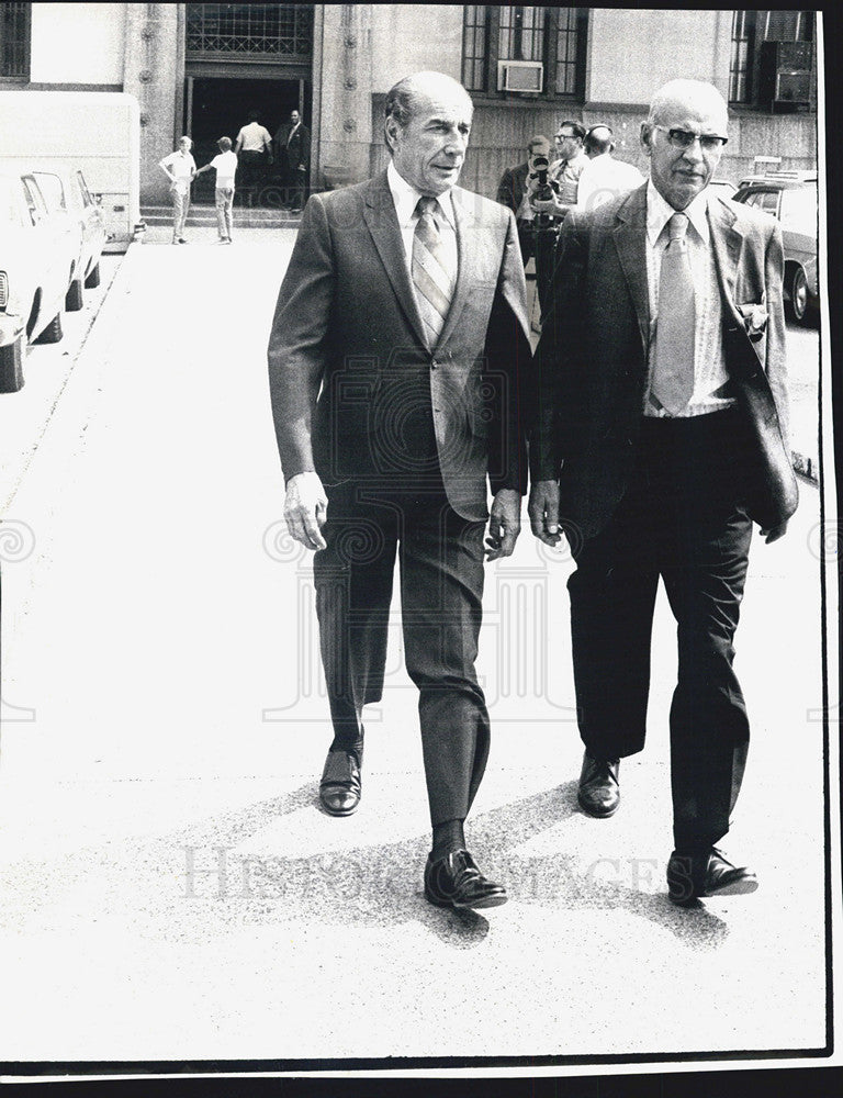 1971 Press Photo Judge Philip Romiti &amp; Barnabas Sears leave Criminal Courts - Historic Images