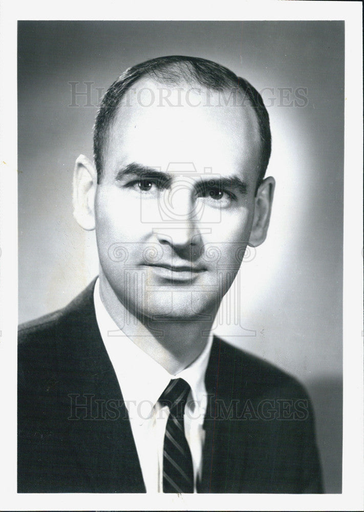 1967 Press Photo John G. Ronchetto Officer Harris Trust & Savings Bank - Historic Images