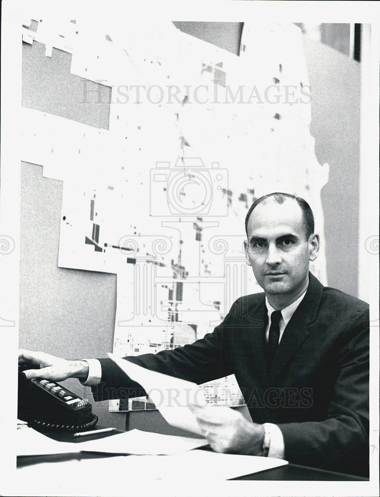 1970 Press Photo John G. Ronchetto, assistant vice president at Harris Bank - Historic Images