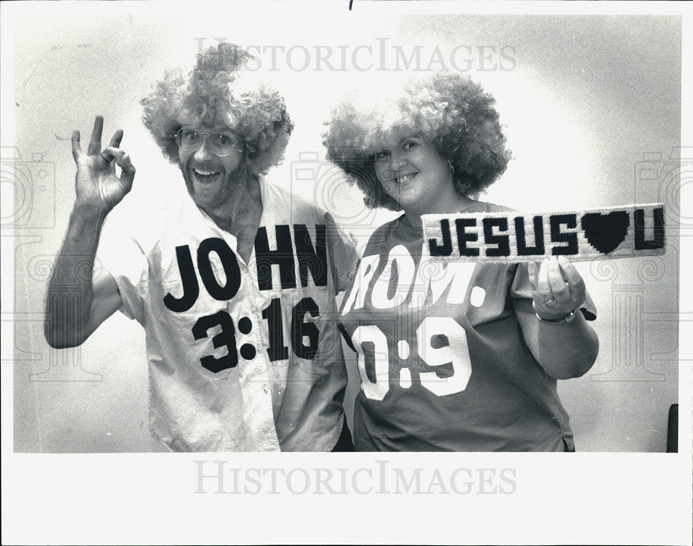 1987 Press Photo Rollen and Margaret Stewart spread their message - Historic Images