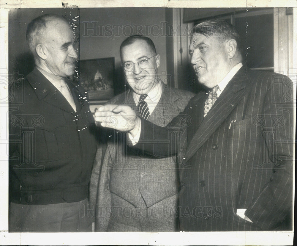 1946 Press Photo Gen. Bradley, John Stelle, Illinois Representative Reed - Historic Images