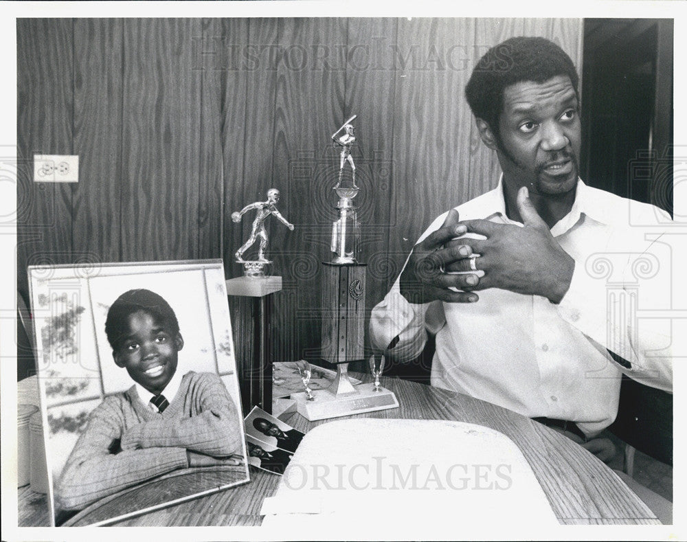 1987 Press Photo Willie Young Jr. talks about his 13-year-old son, Willie III - Historic Images