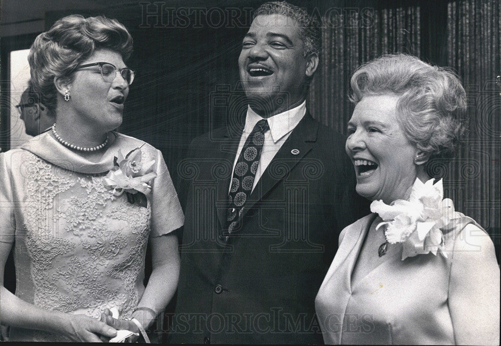 1968 Press Photo Whitmey M Young Mrs Bruce Benson League of Women Voters - Historic Images