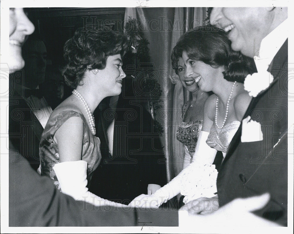 1961 Press Photo Sharon Ann Queeney at debutant ball - Historic Images