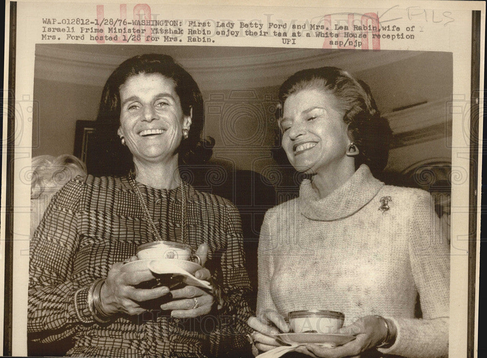 1976 Press Photo First Lady Ford &amp; Israeli Ministers Wife Have Tea - Historic Images