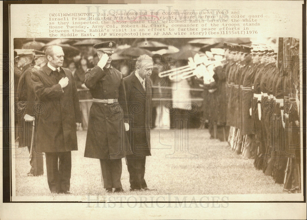 1976 Press Photo Pres Ford with Israeli PM Yitzhak Rabin Honoring the Colors - Historic Images