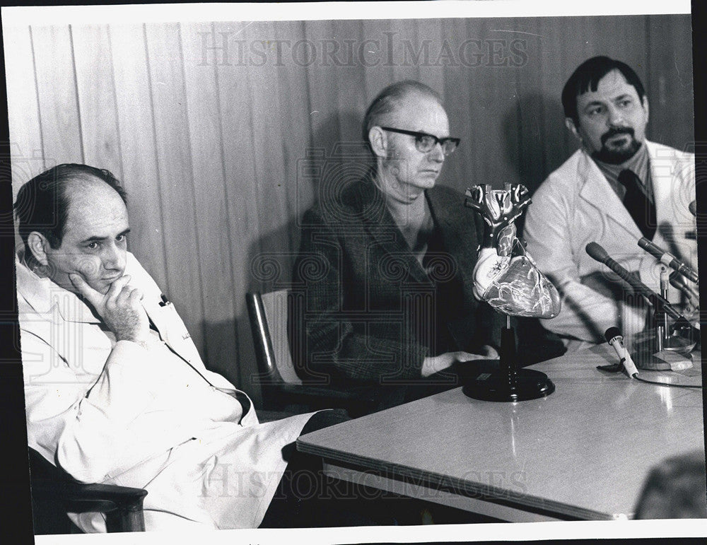 1971 Press Photo Dr. S. Frederick Rabiner Director division of Climical Hematol - Historic Images