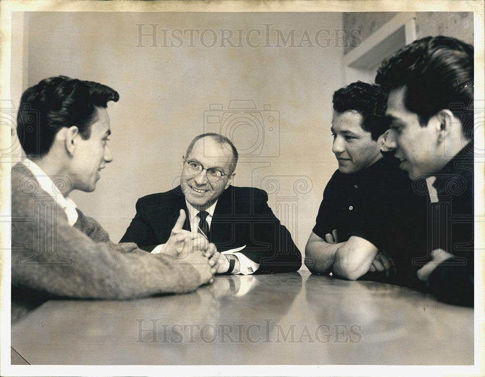 1964 Press Photo Dr Glen Olds,consultant to Presidents War on Poverty - Historic Images