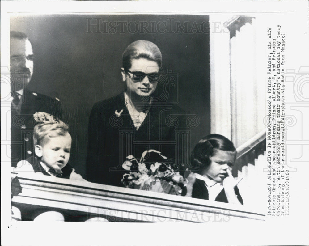 1960 Press Photo Monaco&#39;s Prince ranier and wife Grace and children - Historic Images