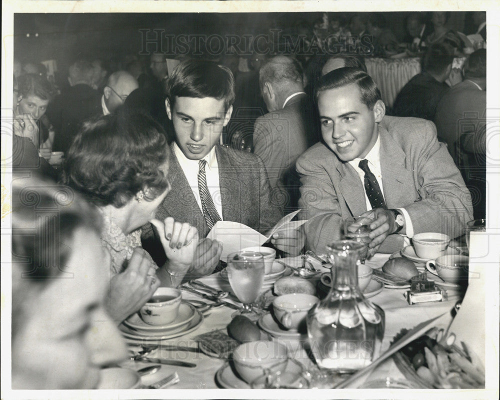 1953 Press Photo Young Democrats &amp; Margaret Truman - Historic Images