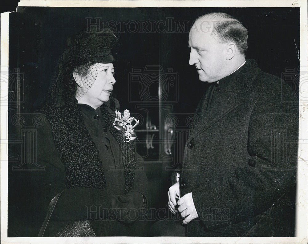 1944 Press Photo Mrs Manuel Quezon &amp; Rev William Flecher - Historic Images