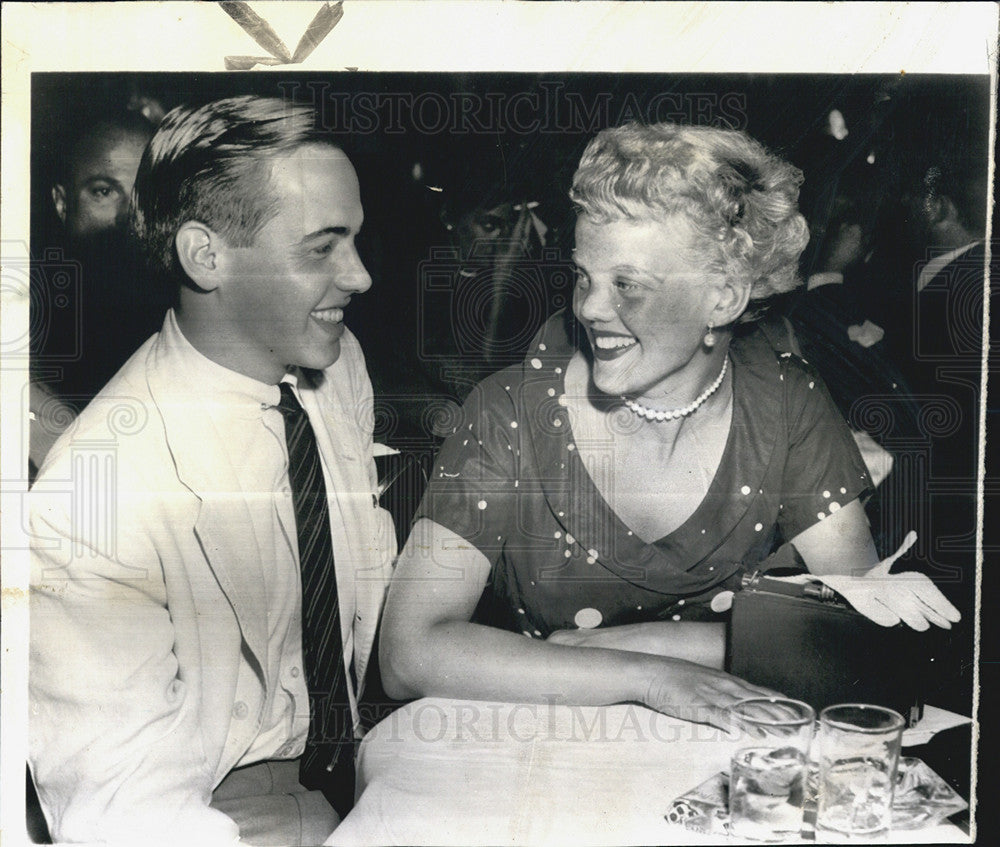 1952 Press Photo Borden Stevenson &amp; Dorothy Warren - Historic Images