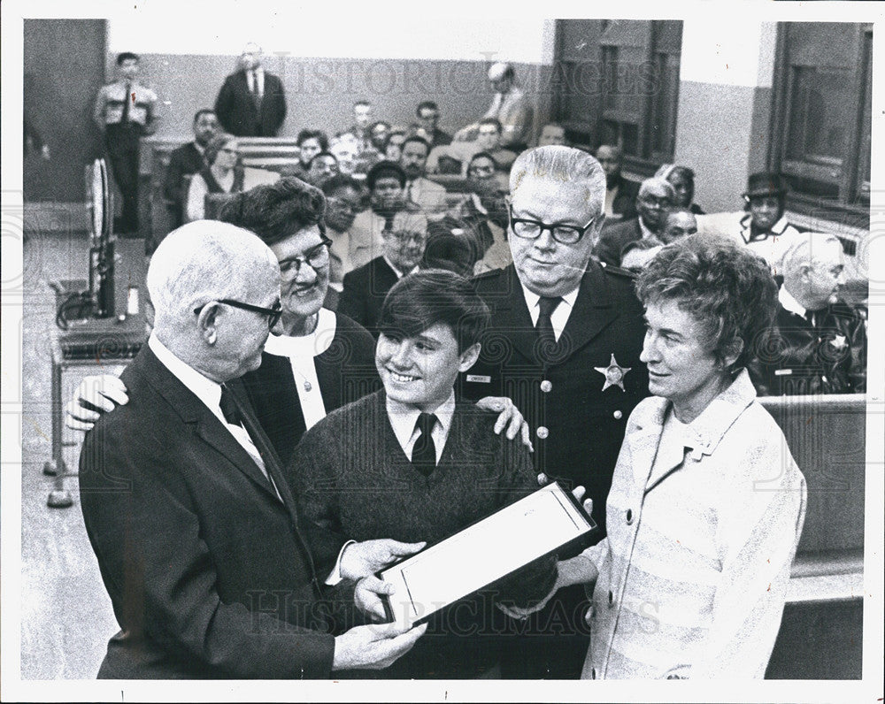 1970 Press Photo Edwin Olewinski for Returning Stolen Purse - Historic Images