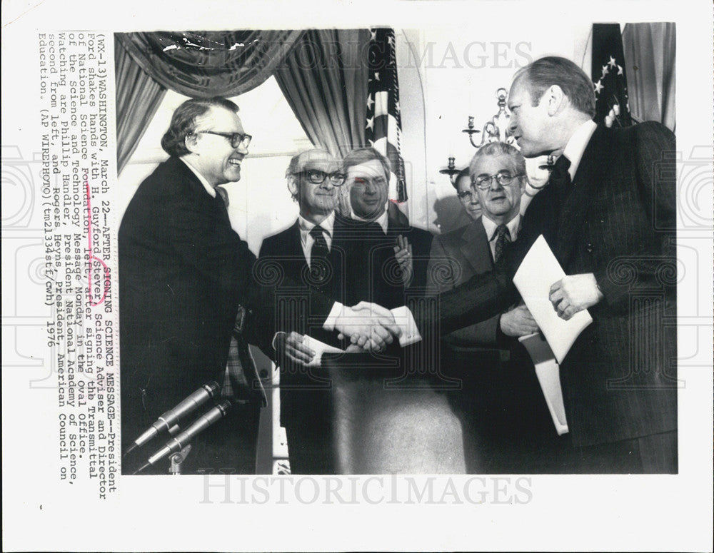 1976 Press Photo H. Guyford Stever Science President Ford - Historic Images