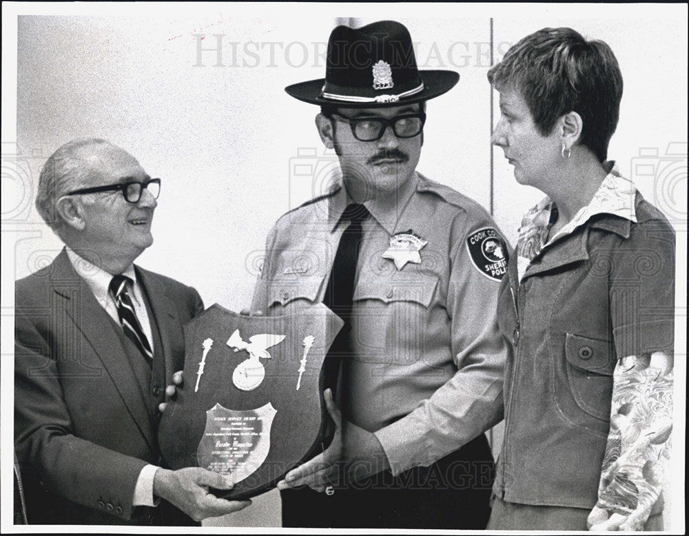 1975 Press Photo Lawrence Ostrowski/Police Award/Ezra L. Dolan/Parade Magazine - Historic Images