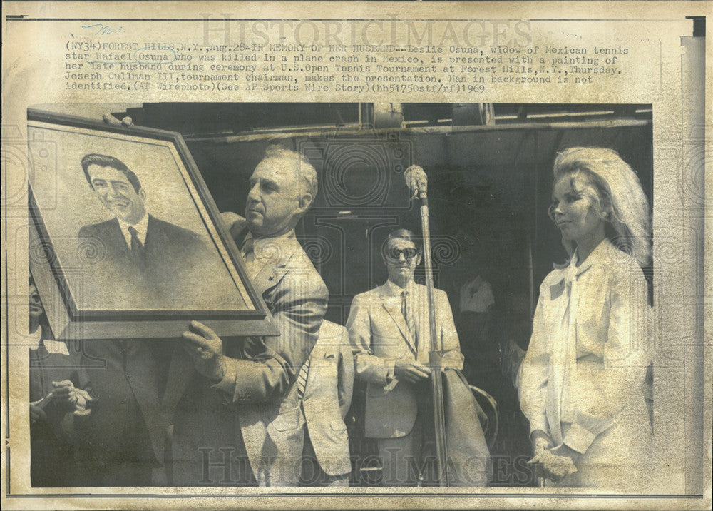 1969 Press Photo Leslie Osuna/Widow/Tennis Player Rafael Osuna/J Cullman III - Historic Images