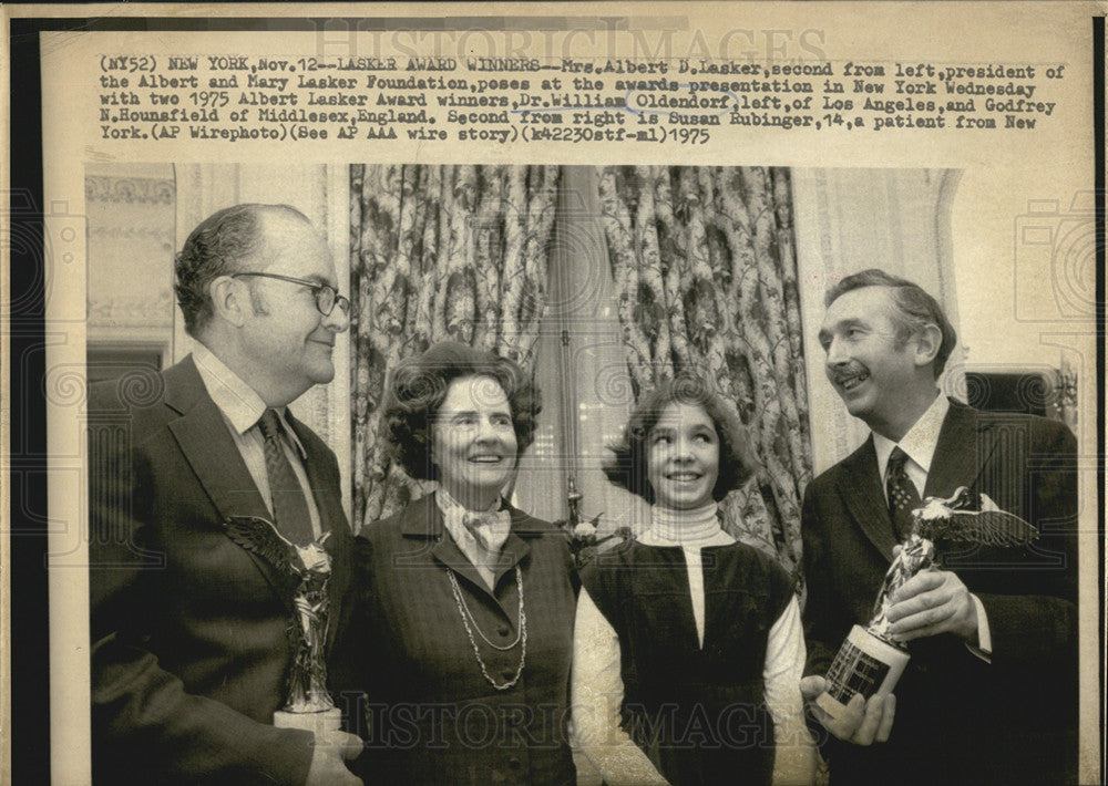 1975 Press Photo Lasker Foundation President Mary At Awards Presentation - Historic Images