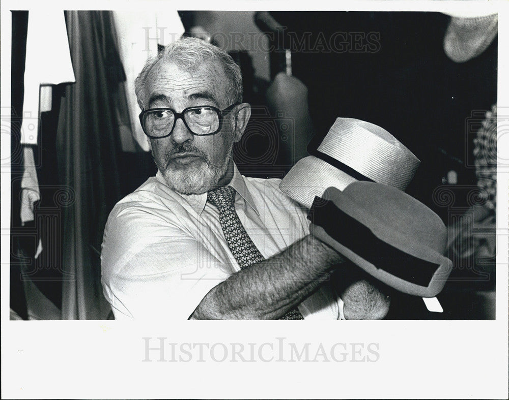 1987 Press Photo Chicago Hat Designer Arthur Rubin - Historic Images