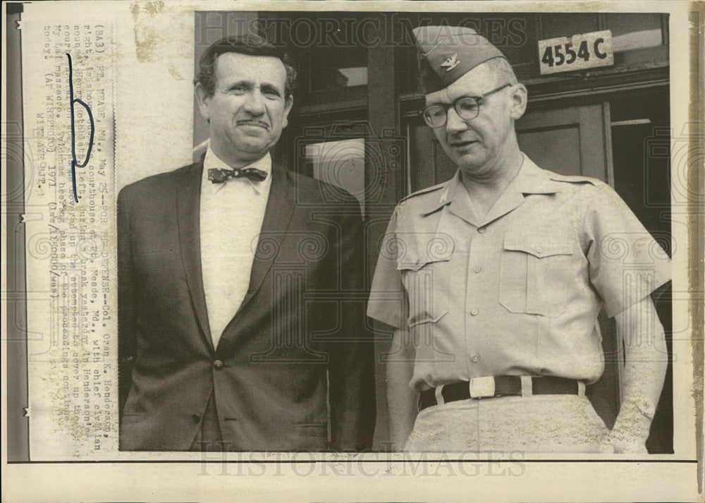 1971 Press Photo  Army Col Oran K Henderson and defense attoney Henry Rothblatt - Historic Images
