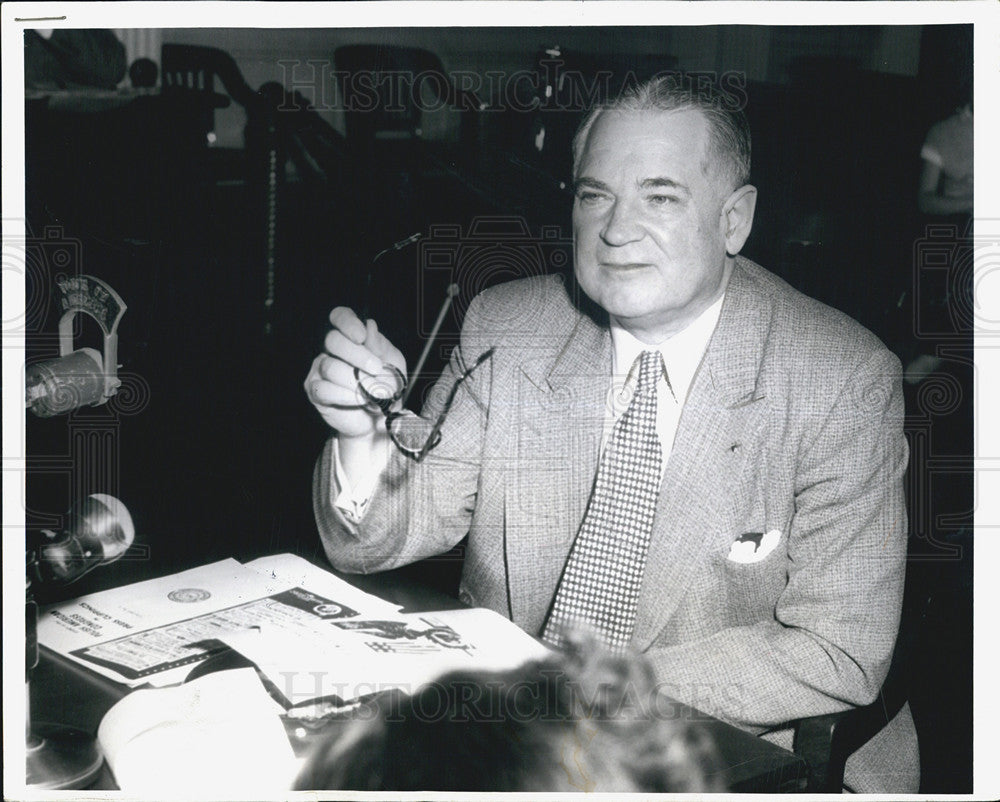 1962 Press Photo Businessman Charles Rozmarek Candid Holding Glasses - Historic Images