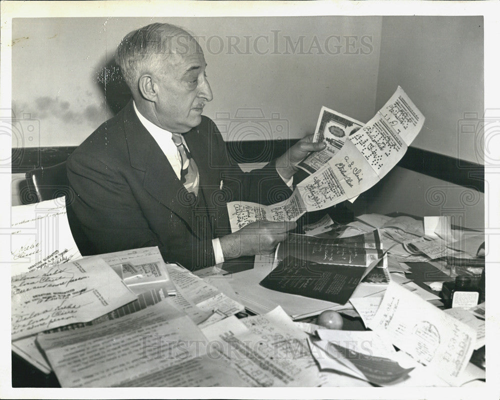 1945 Press Photo Jack Rubens Chief Investigator Chicago - Historic Images