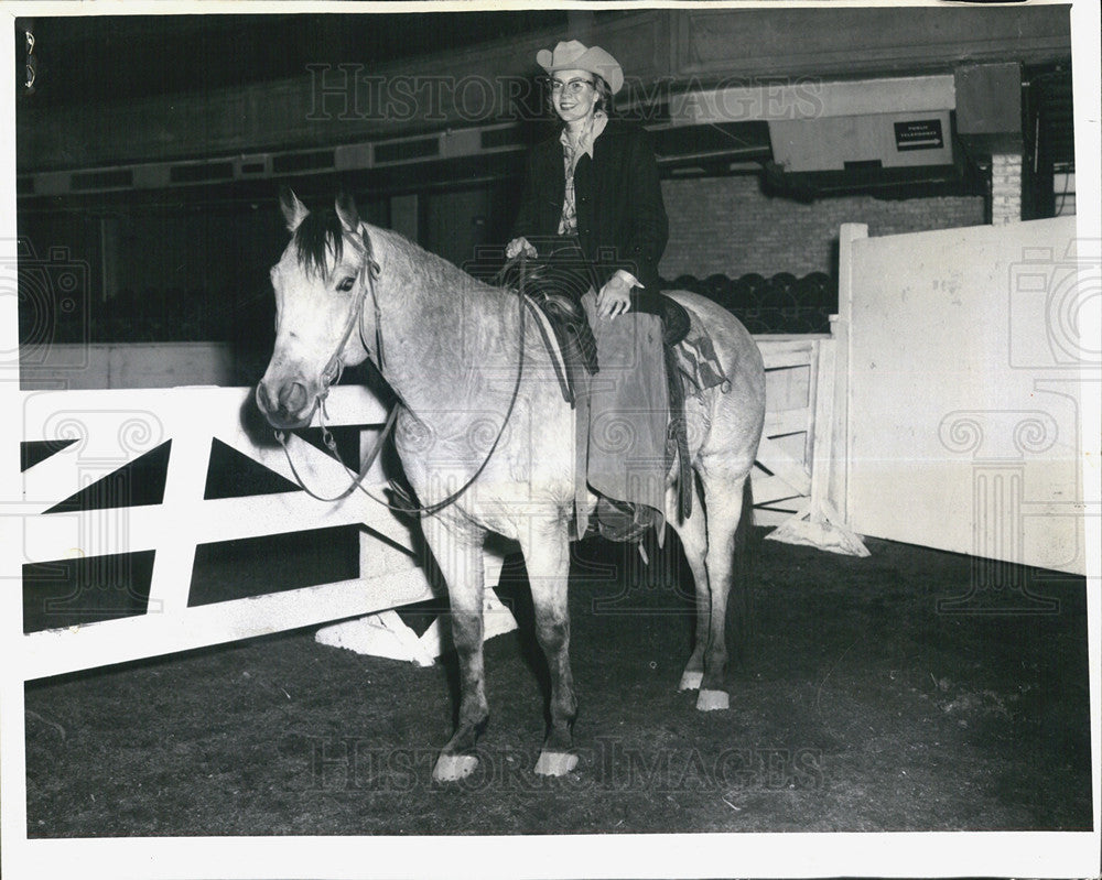 1959 Press Photo Dolores Runzel Horse Racer Stables - Historic Images