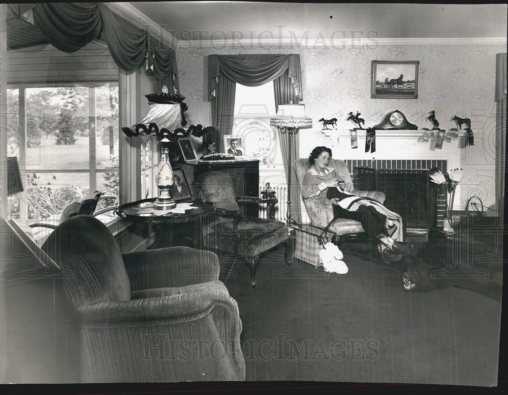 1950 Press Photo Runzel House Interior Living Room Bear Skin Hunting Trophies - Historic Images