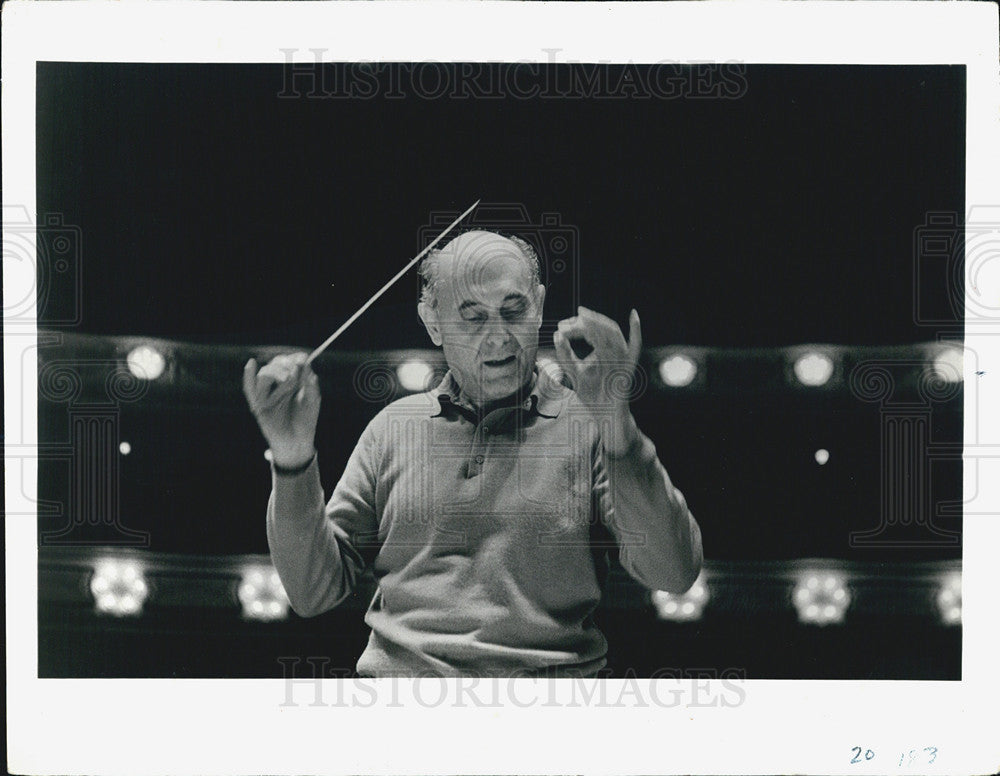 1976 Press Photo Sir Georg Solti,conducting - Historic Images