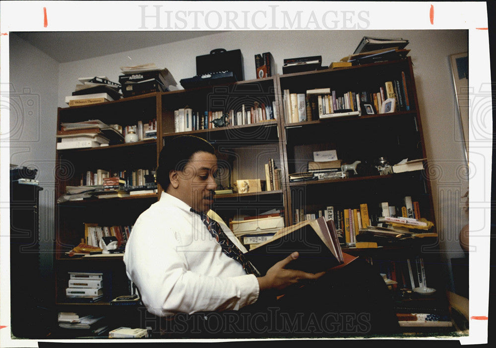 1990 Press Photo Playwright Stephen Mack Jones Back to the World - Historic Images