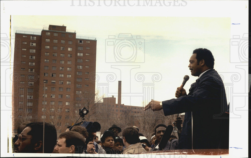 1988 Press Photo Rev. Jesse Jackson Jeffries Projects Detroit - Historic Images