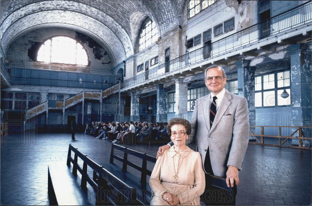 Press Photo Chysler CEO Lee Iacocca with Wife, Mary - Historic Images