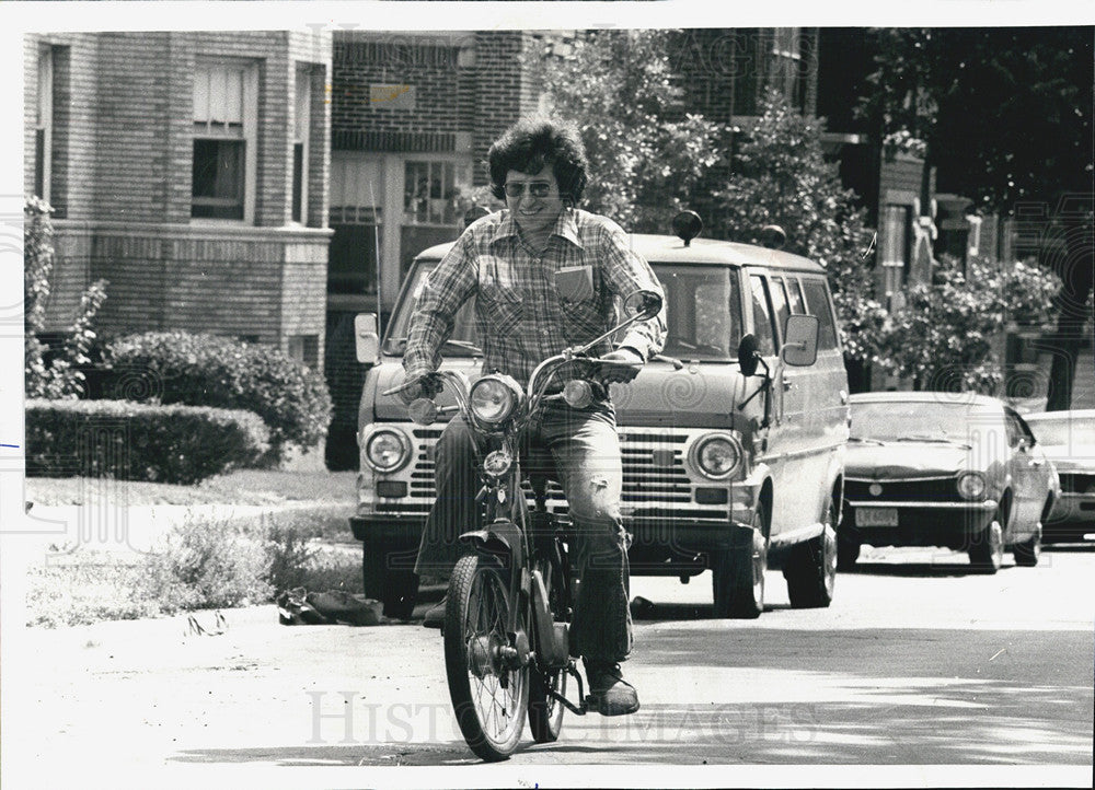 1977 Press Photo Sun times reporter Mike Zielegiger - Historic Images