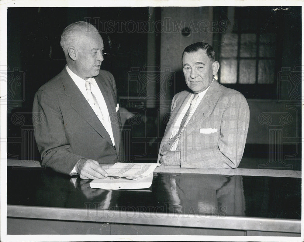 1960 Press Photo Lloyd Johnson, James Osborne Before Entering Grand Jury Room - Historic Images