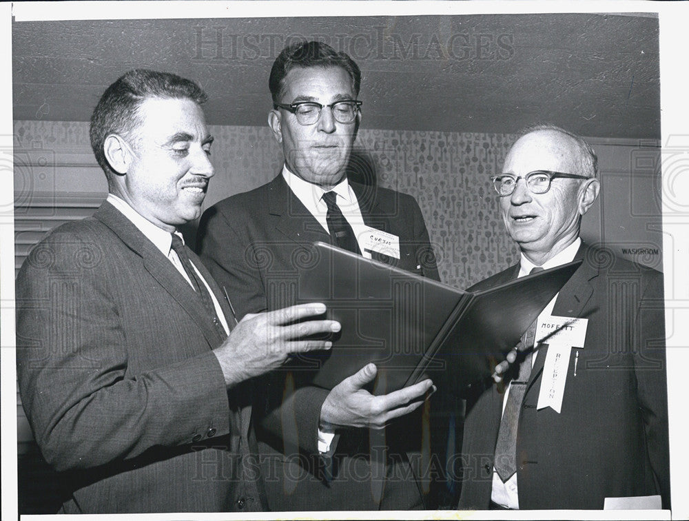 1963 Press Photo John Notman co-publisher Clinton Herald J. Montgomery Curtis - Historic Images