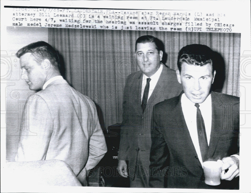 1965 Press Photo Yankee Star Roger Marris Attorney Bill Leonard - Historic Images