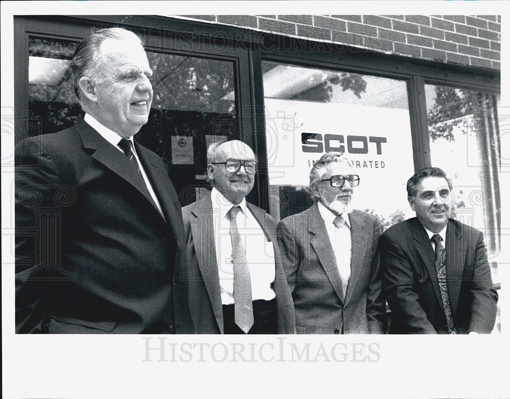 1991 Press Photo Scot Inc Winner of the Midwest regional prime Contractor award - Historic Images