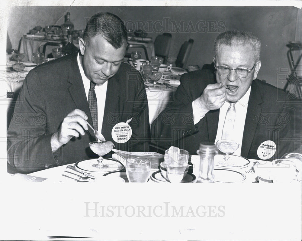 1962 Press Photo WC Olson &amp; H Anderson,Chicago Exec Assn dinner - Historic Images