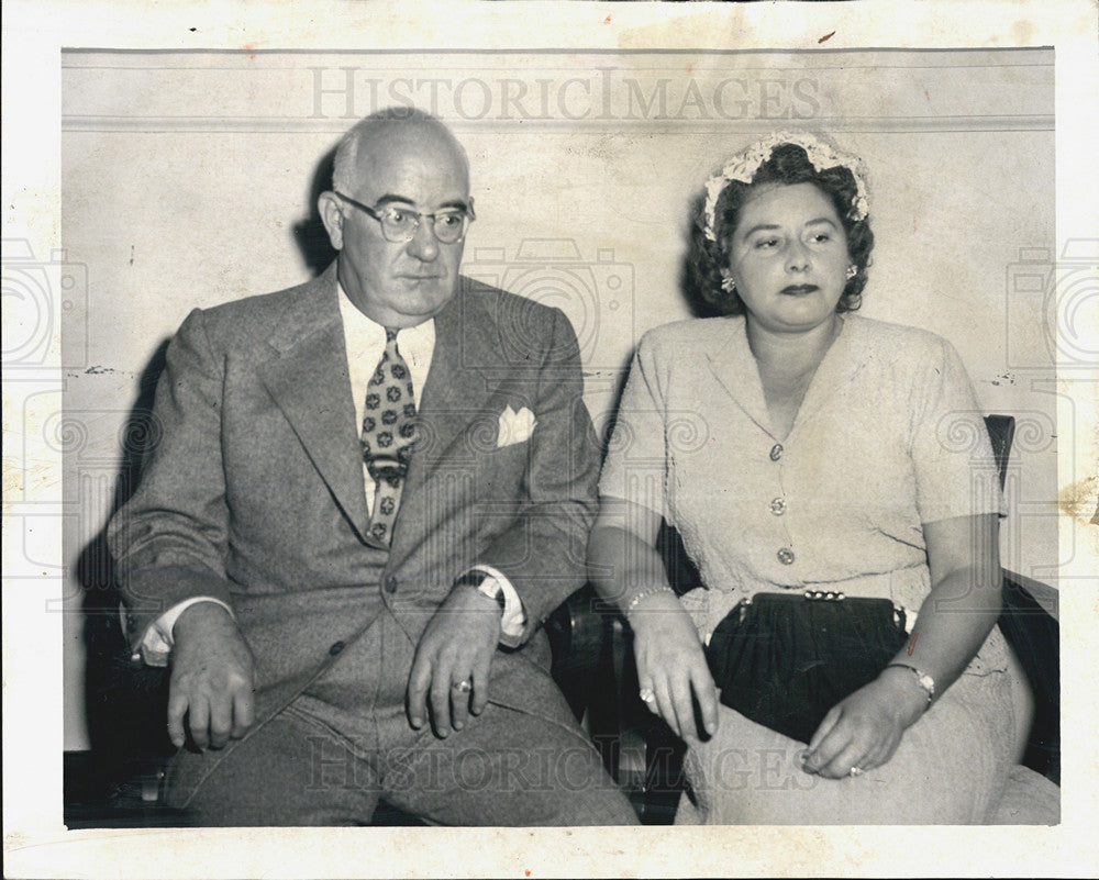 1952 Press Photo Mr. &amp; Mrs. Chester F. Mitchell - Historic Images