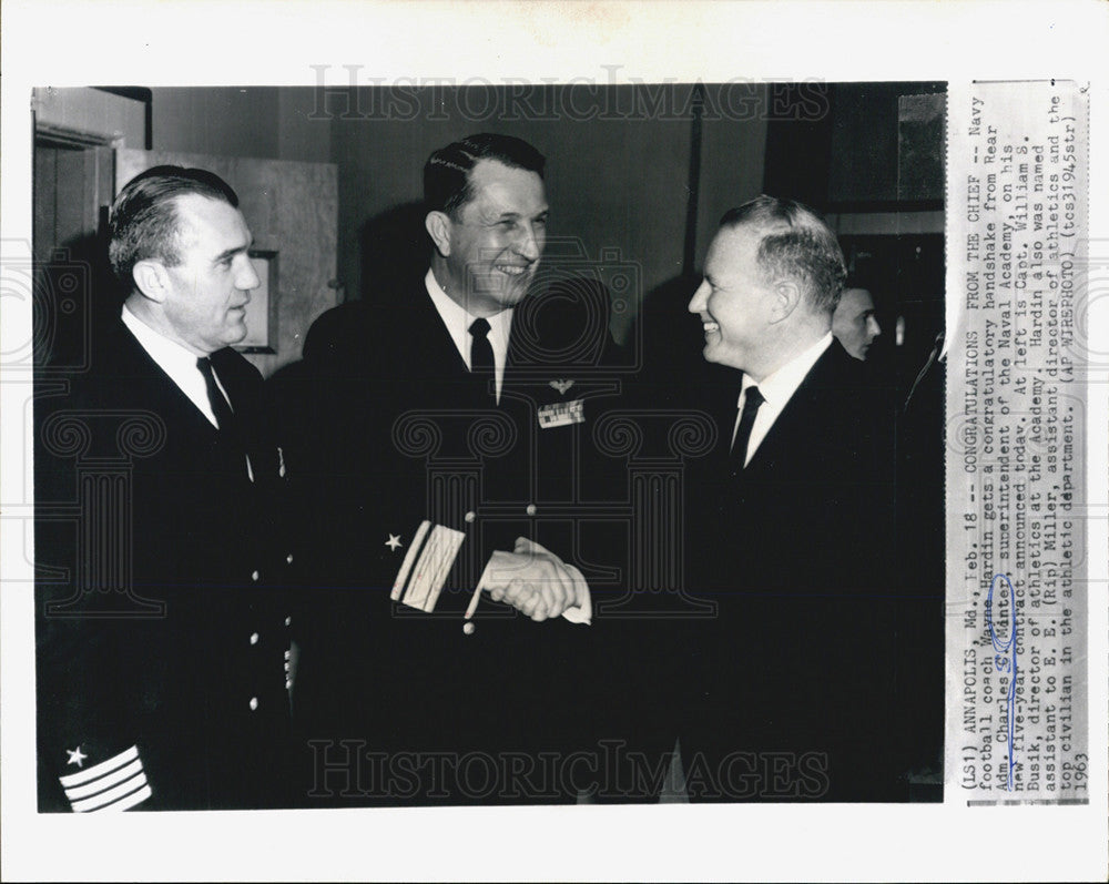 1963 Press Photo Navy Football Coach Hardin &amp; Rear Adm Charles Manter - Historic Images