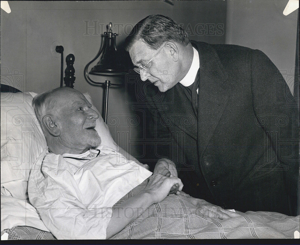 1946 Press Photo Abbot Procopius Neuzil and Rev Ambrose Ondrak - Historic Images