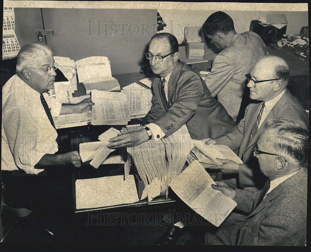 1959 Press Photo Edward Stange Treasurer of Daily News Credit Union - Historic Images