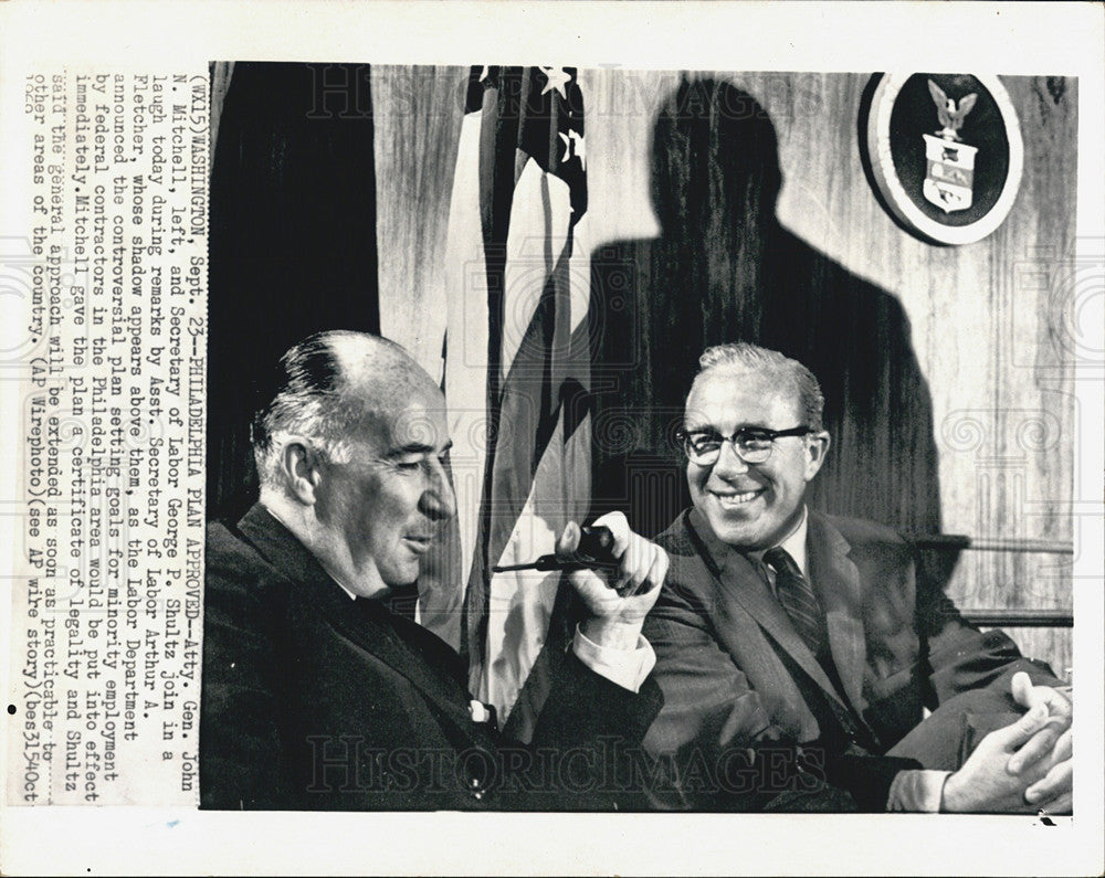 1960 Press Photo Atty. Gen. John Mitchell and George Shultz Talk Together - Historic Images