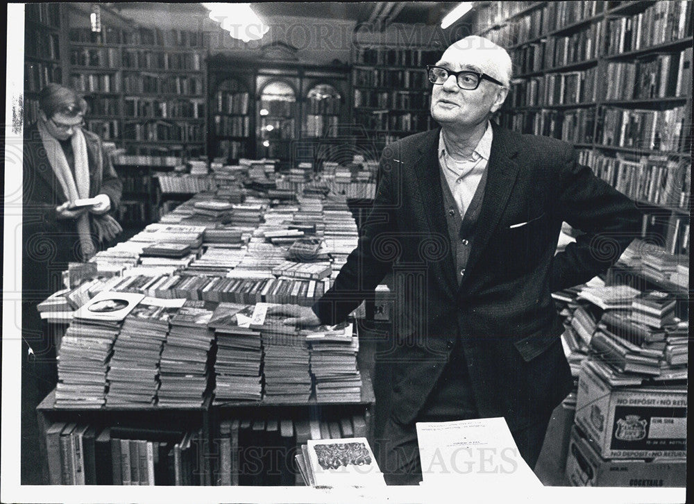 1970 Press Photo of Reid Michener, owner of bookstore at 5309 S. Kimbark - Historic Images