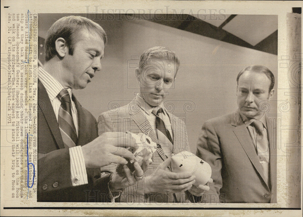 1971 Press Photo Astronauts Edgar Mitchell &amp; Alan Shepard with S Allen Rooan - Historic Images