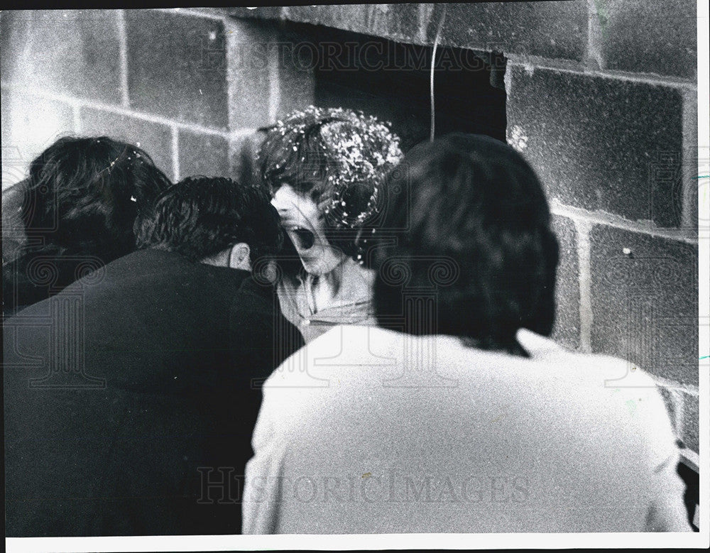 1974 Press Photo Zenon Raczak stuck in sawdust auger - Historic Images