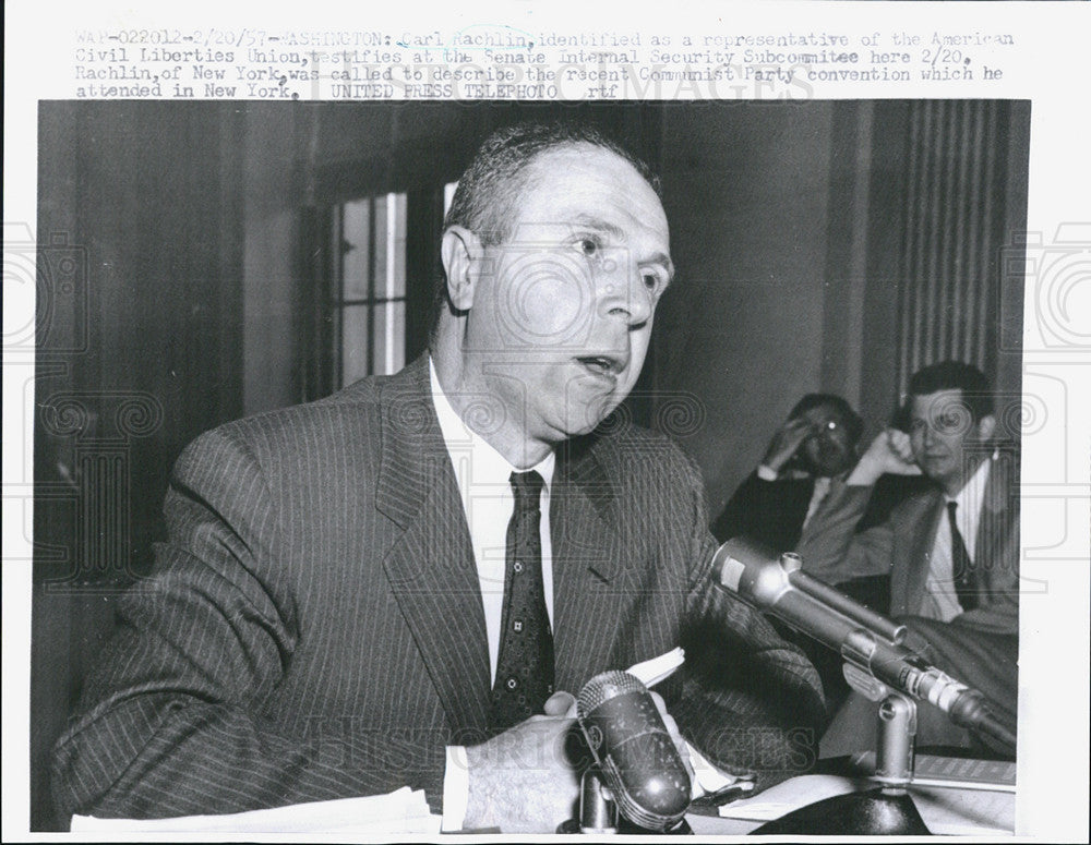 1957 Press Photo Carl Rachlin testifies at the Senate internal Security hearing - Historic Images