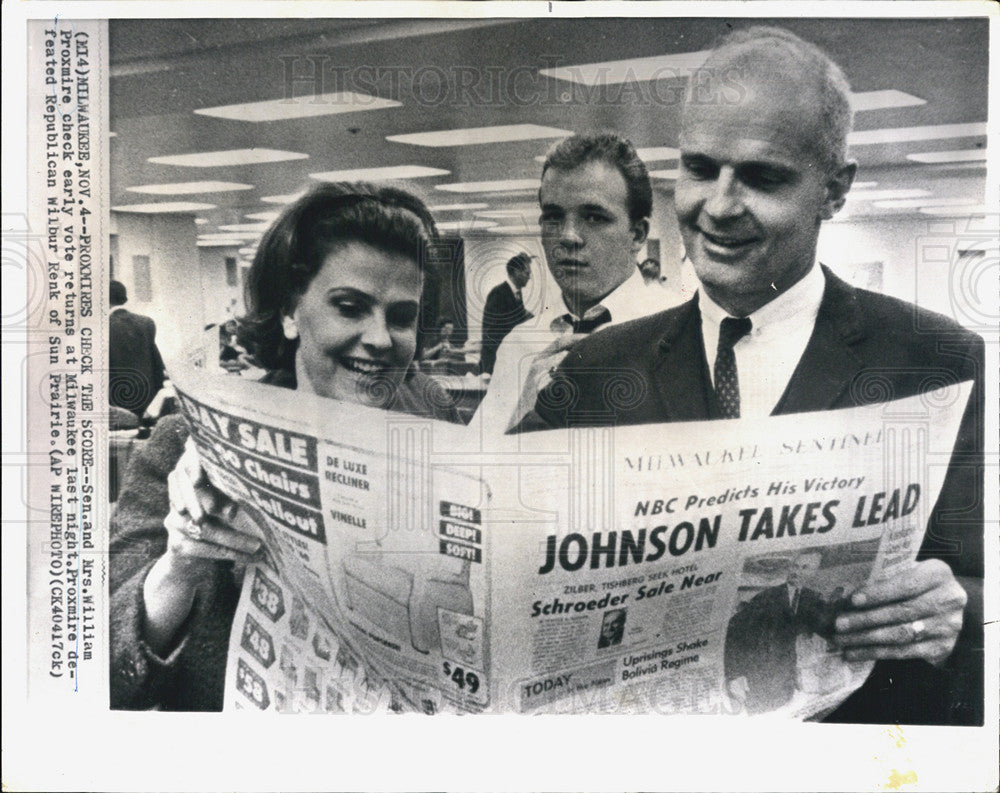 1975 Press Photo Senator And Mrs. William Proxmire Check Early Vote Returns - Historic Images