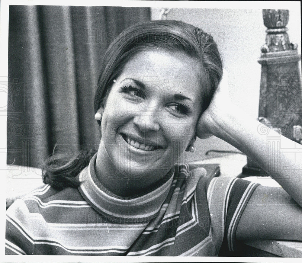 1970 Press Photo Sharyn Zipley Airline Stewardess local 550 - Historic Images