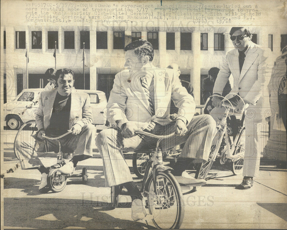 1973Press Photo Mayor Elect Edward Zorinsky  in a race for United Cerebral Palsy - Historic Images